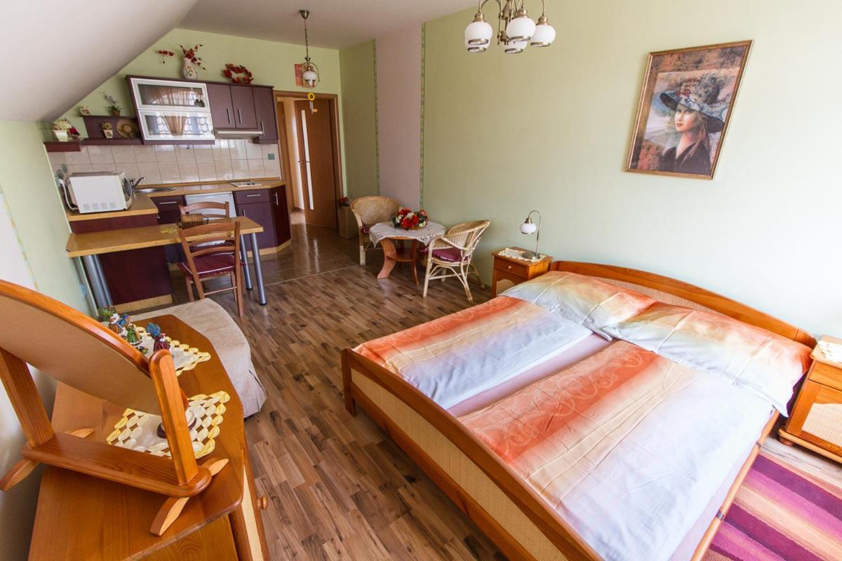 Penzion U Kaplicky Mala Hrastice Экстерьер фото